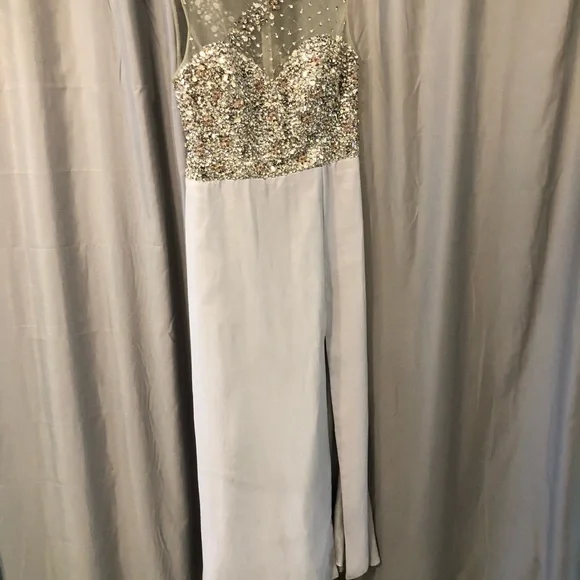 Dress - Picture 3 of 3